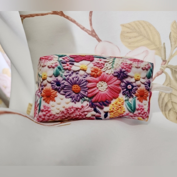 3D floral printed cosmetics bag, storage bag, organizer, box pouch - Picture 3 of 5